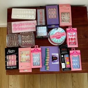NIB Press on fake glue on nails - 16 pair!
